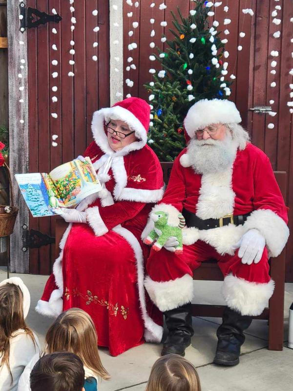 Santa & Mrs. Claus's Final Visit!